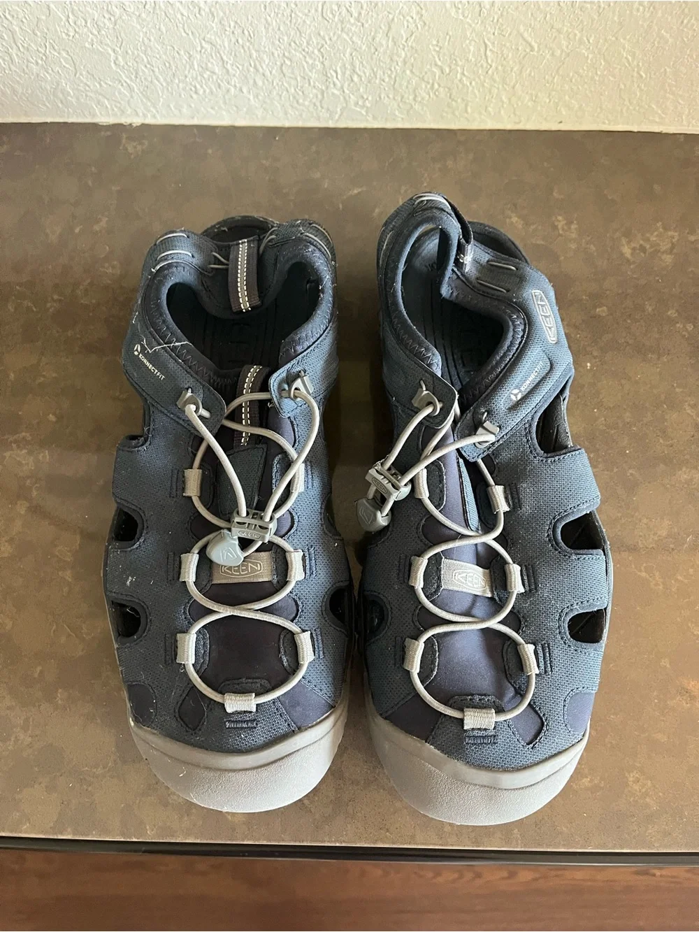 NWOT Navy Men’s Keens size 12